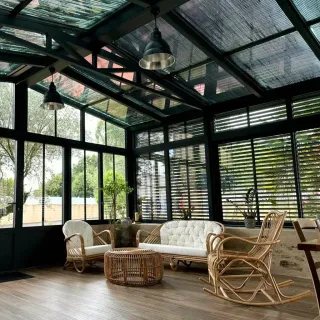 découvrez notre sélection de fenêtres pour véranda, alliant esthétisme et performance énergétique. transformez votre espace de vie avec des solutions lumineuses et modernes, adaptées à vos besoins.