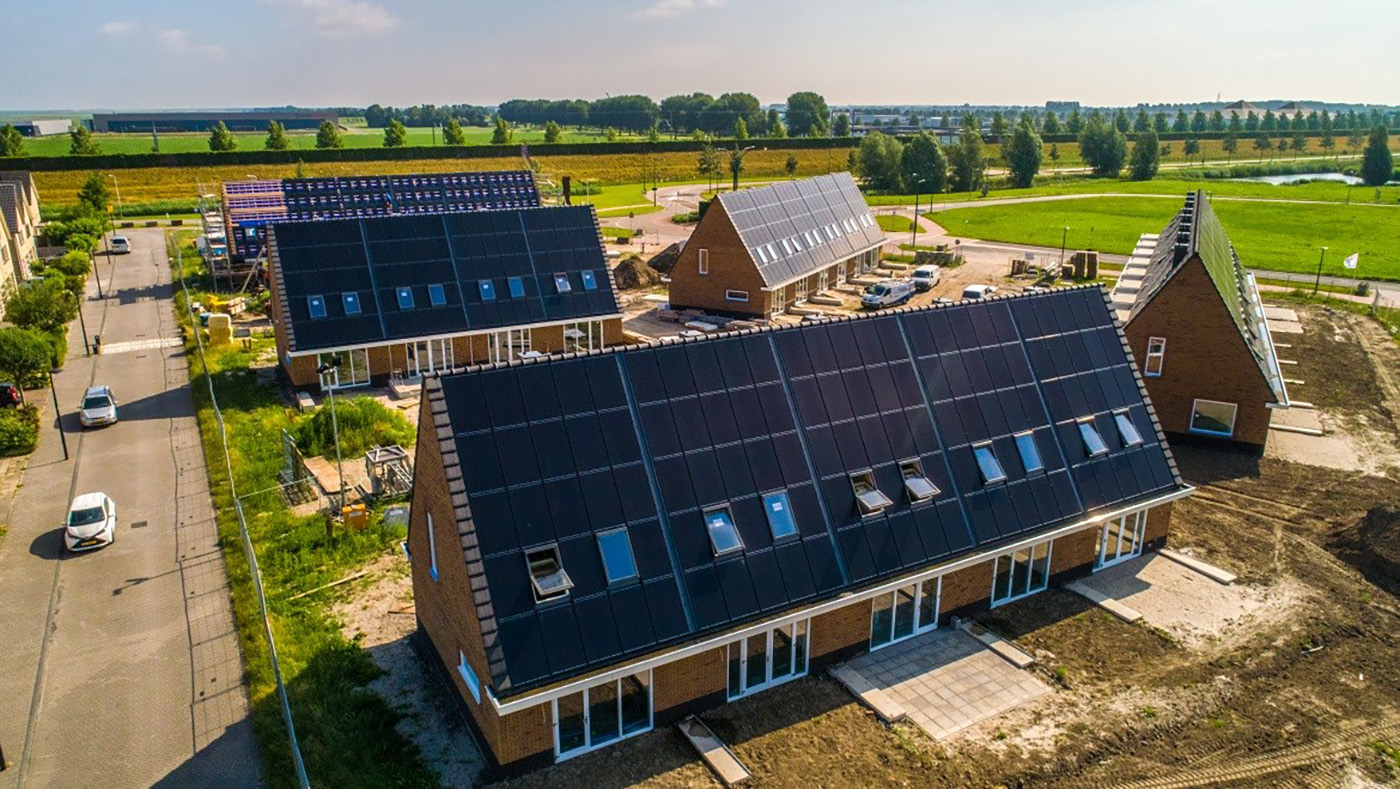 découvrez les fenêtres de toit photovoltaïques, une solution innovante pour maximiser la lumière naturelle tout en produisant de l'énergie solaire. alliez confort et écologie grâce à ces installations qui améliorent l'efficacité énergétique de votre maison.
