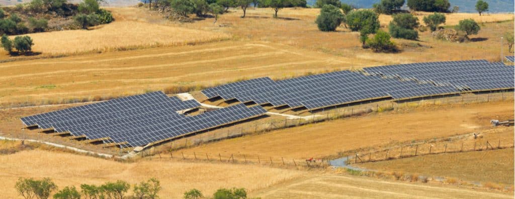 découvrez comment les fermes solaires transforment les terres agricoles en espaces durables, alliant production d'énergie renouvelable et préservation des ressources agricoles. explorez les avantages économiques et environnementaux de cette synergie innovante.