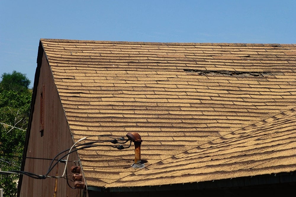 découvrez les causes, les solutions et les conseils pratiques pour détecter et réparer une fuite au niveau de votre toit. protégez votre maison des dommages causés par l'eau avec nos astuces et interventions professionnelles.