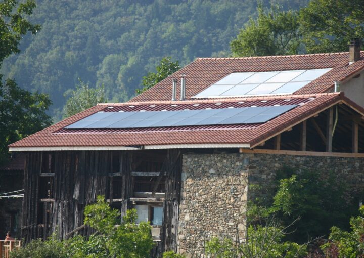 découvrez le funiculaire photovoltaïque, une innovation alliant mobilité douce et énergie renouvelable. profitez d'une expérience de transport unique, respectueuse de l'environnement, tout en admirant des paysages à couper le souffle. embarquez pour un voyage durable !
