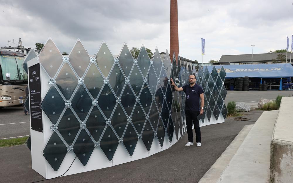 découvrez le funiculaire photovoltaïque, une innovation alliant transport éco-responsable et énergie solaire. cet ascenseur de montagne utilise des panneaux solaires pour alimenter son système, offrant une solution durable et respectueuse de l'environnement. explorez les paysages tout en contribuant à la réduction de votre empreinte carbone.