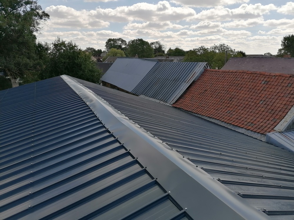 découvrez notre garage en bac acier : une solution durable et esthétique pour protéger vos véhicules et biens. résistant aux intempéries et facile à installer, optez pour un abri qui allie fonctionnalité et modernité.