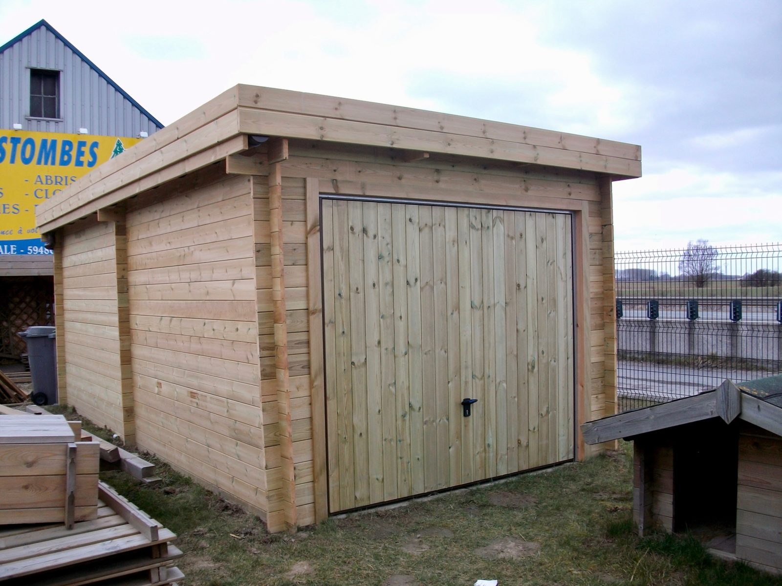 découvrez nos solutions innovantes pour un garage à toit plat, alliant design moderne et fonctionnalité. maximisez votre espace tout en ajoutant une touche contemporaine à votre maison. optez pour un garage esthétique et pratique, adapté à tous vos besoins.