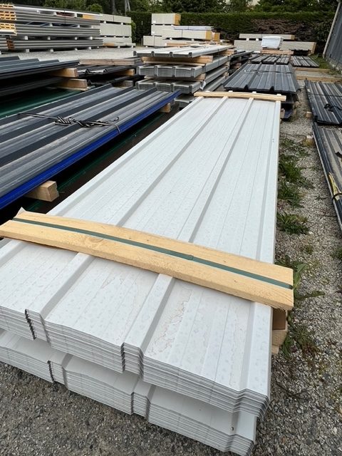 découvrez nos garages en bac acier, alliant robustesse et esthétisme. parfaits pour protéger votre véhicule, ces abris modernes offrent durabilité et entretien facile. optez pour une solution idéale pour tous vos besoins de stockage !