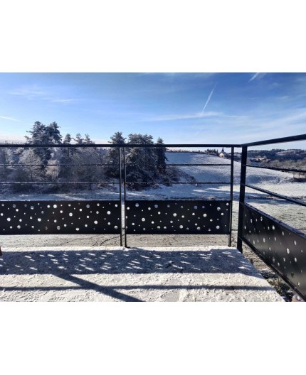 découvrez notre sélection de garde-corps modernes et sécurisés, alliant esthétique et fonctionnalité pour protéger vos espaces tout en ajoutant une touche de design à votre intérieur ou extérieur.