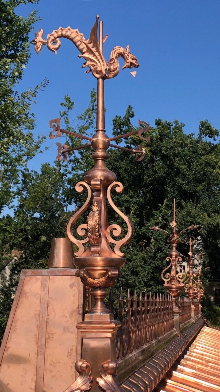 découvrez l'univers fascinant des girouettes, ces instruments de mesure du vent, alliant design et fonctionnalité. apprenez comment choisir, installer et entretenir votre girouette pour ajouter une touche unique à votre extérieur tout en étant informé des conditions météorologiques.