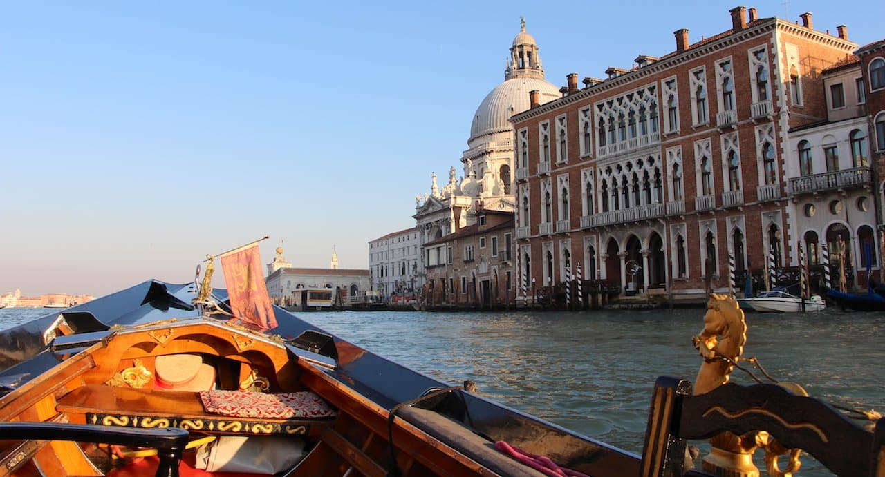 découvrez notre sélection de gondoles pour toit, idéales pour optimiser l'accès et l'entretien de vos espaces en hauteur. robustes et faciles à installer, ces solutions garantissent sécurité et efficacité pour tous vos travaux de toiture.