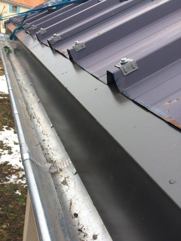 découvrez notre gamme de gouttières en bac acier, alliant robustesse et esthétisme pour protéger votre toiture tout en embellissant votre maison. idéales pour évacuer efficacement les eaux de pluie, nos gouttières sont conçues pour résister aux intempéries et nécessitent peu d'entretien. optez pour une solution durable et élégante pour votre habitat.