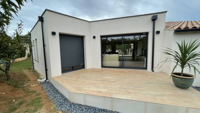 découvrez nos gouttières spécialement conçues pour les toits plats, alliant efficacité d'évacuation des eaux pluviales et esthétique. assurez la durabilité de votre toiture tout en préservant l'élégance de votre bâtiment.