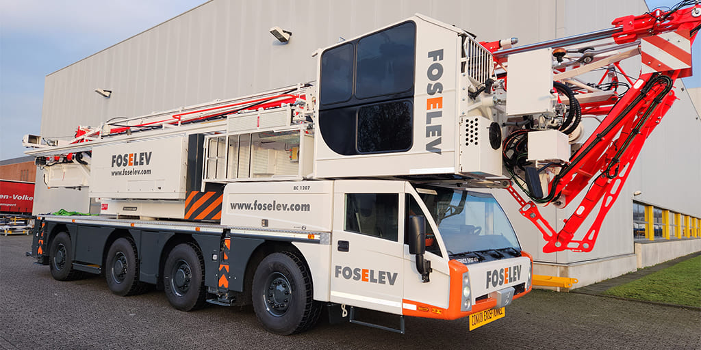 découvrez tout ce qu'il faut savoir sur les grues, ces machines essentielles pour le levage et le transport de charges lourdes. apprenez les différents types de grues, leurs applications, et comment elles révolutionnent les chantiers de construction.