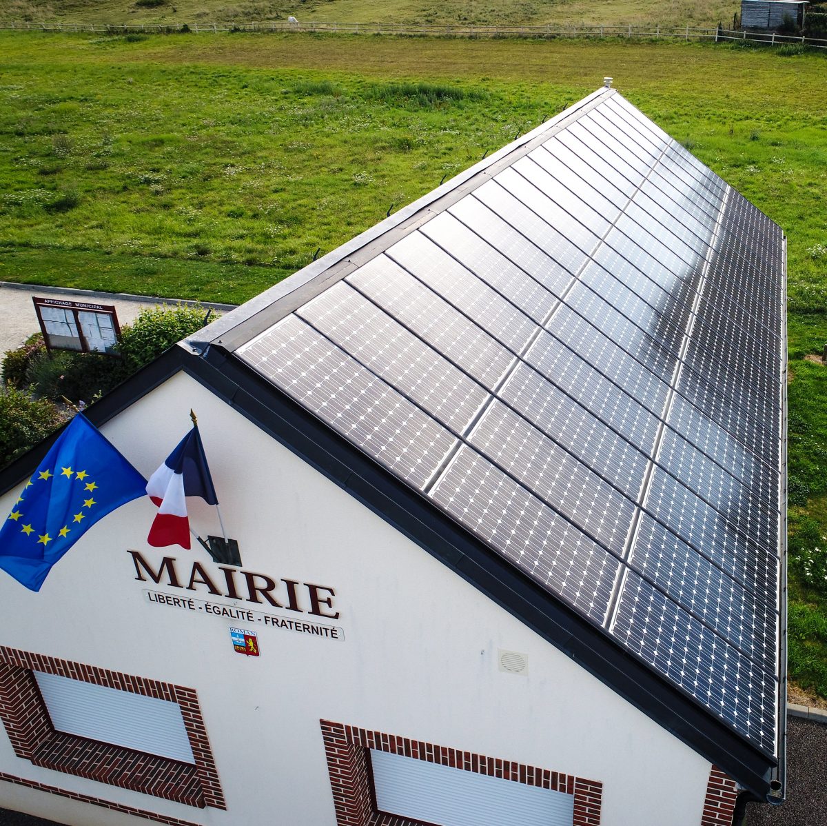 découvrez notre guide complet pour l'installation de panneaux photovoltaïques en alsace, destiné aux mairies. apprenez les étapes essentielles, les aides disponibles et les bonnes pratiques pour mener à bien votre projet d'énergie renouvelable.
