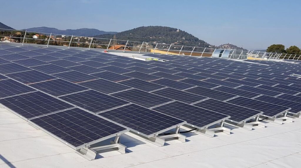 découvrez notre guide complet sur les supports photovoltaïques pour toits plats. apprenez à choisir, installer et optimiser vos panneaux solaires sur une toiture plane, tout en maximisant l'efficacité énergétique.