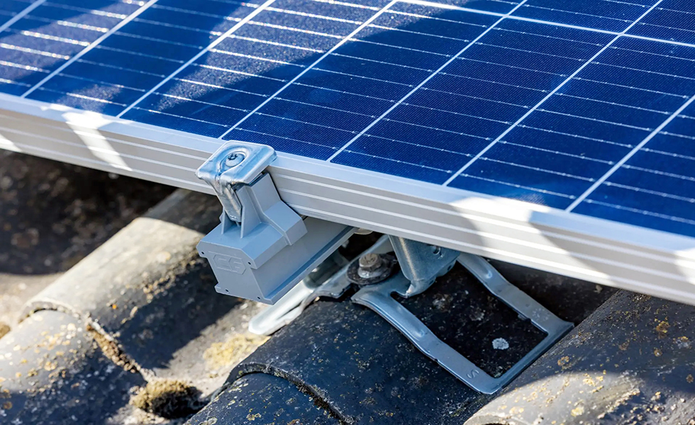 découvrez notre guide complet sur la toiture photovoltaïque en eternit, un matériau durable et écologique. apprenez comment installer, entretenir et profiter des avantages des panneaux solaires sur votre toiture en eternit pour optimiser votre production d'énergie et réduire votre empreinte carbone.