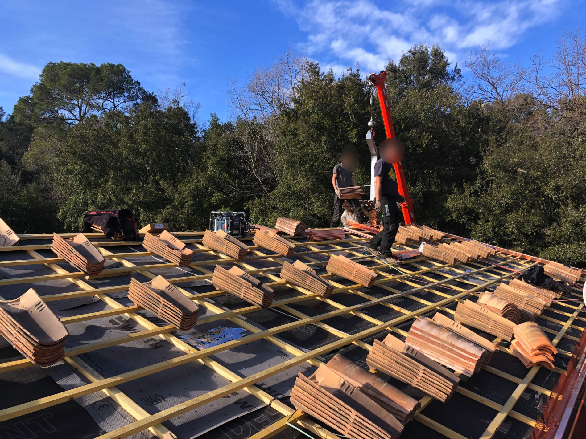 découvrez nos solutions d'habillage débord en pvc, robustes et esthétiques, idéales pour apporter une touche moderne à vos espaces. résistantes aux intempéries et faciles à entretenir, nos options s'adaptent à tous vos projets de rénovation et construction.