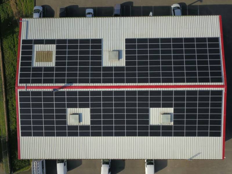découvrez notre hangar photovoltaïque de 100 kwc, une solution durable et efficace pour produire votre propre énergie solaire. optimisez votre espace tout en réduisant votre empreinte carbone avec cette installation moderne et performante.
