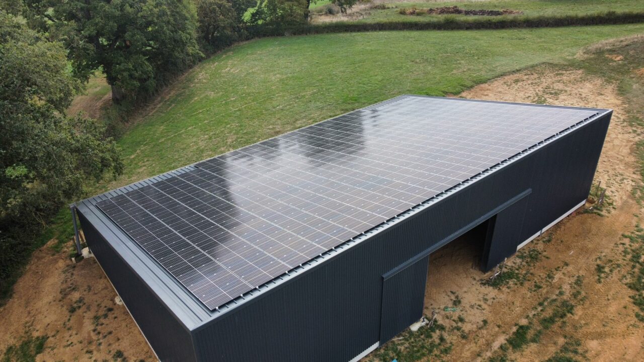 découvrez comment bénéficier d'un hangar solaire gratuit et profiter d'une solution énergétique durable pour vos besoins. explorez les avantages des installations solaires et économisez sur vos factures d'énergie tout en contribuant à la protection de l'environnement.