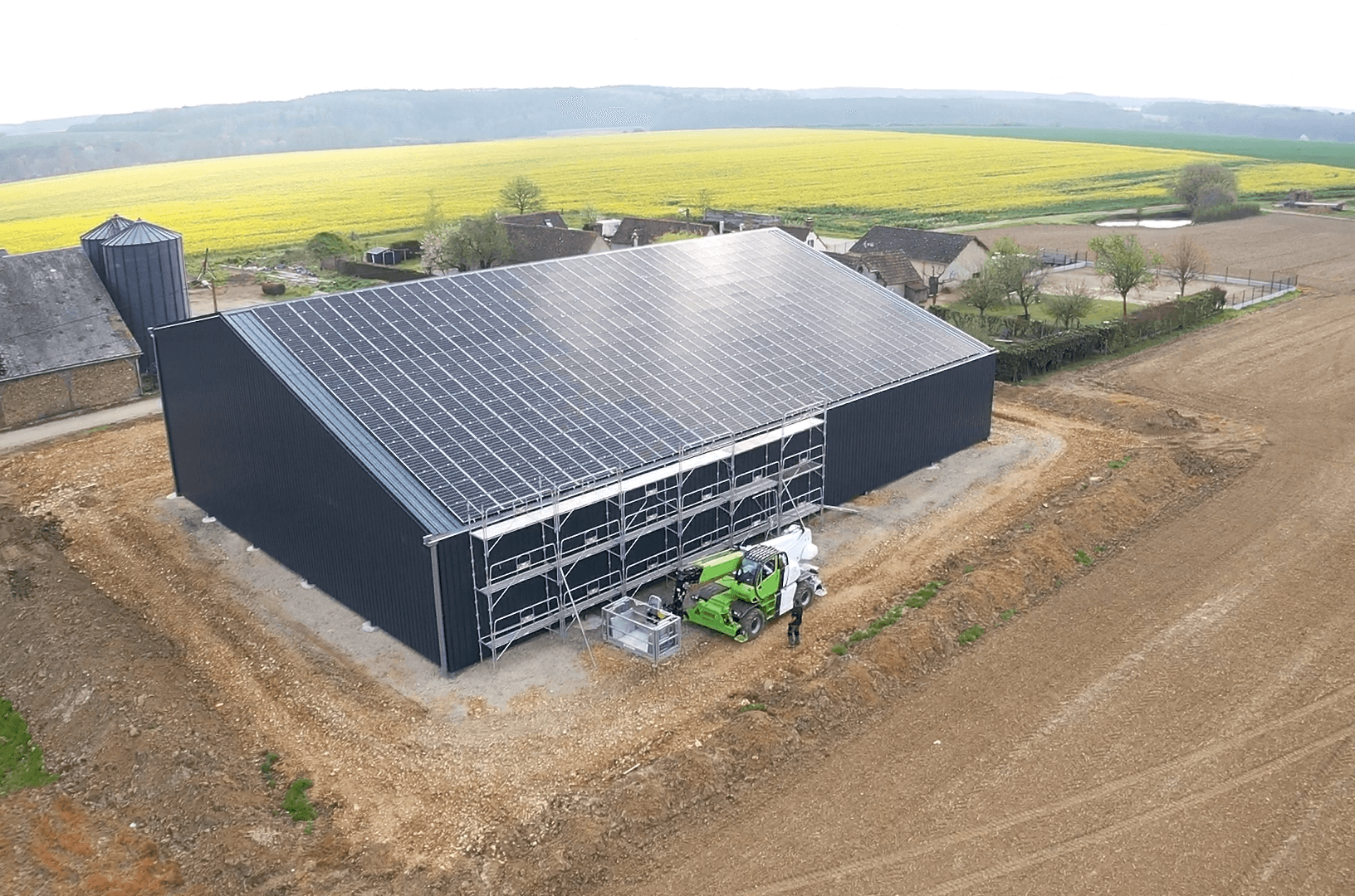 découvrez comment les hangars photovoltaïques peuvent transformer votre entreprise. maximisez votre espace tout en réduisant vos coûts énergétiques et en adoptant une démarche écoresponsable. informez-vous sur les avantages et les solutions adaptées à votre secteur.