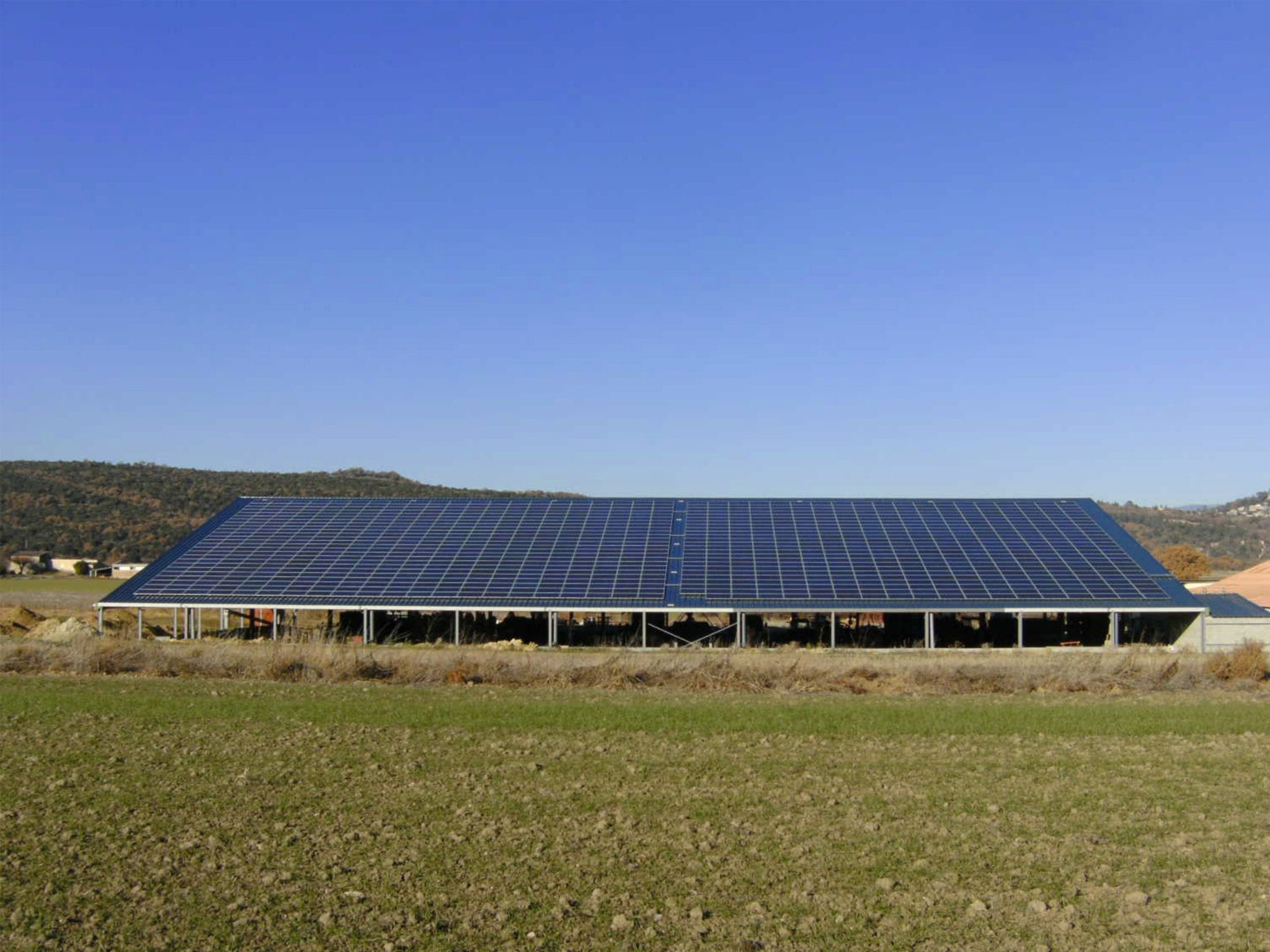 découvrez l'innovation des hangars photovoltaïques, une solution durable pour optimiser l'espace tout en produisant de l'énergie renouvelable. transformez vos infrastructures en sources d'énergie verte et contribuez à un avenir énergétique responsable.