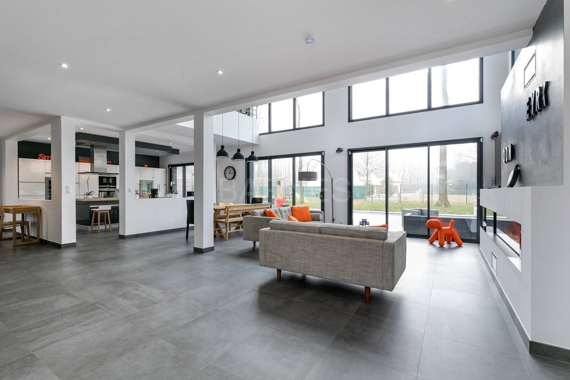 découvrez tout ce que vous devez savoir sur la hauteur sous toit : normes, critères d'aménagement et conseils pour optimiser votre espace de vie. que vous rénoviez ou construisiez, apprenez à maximiser votre confort et l'esthétique de votre intérieur.