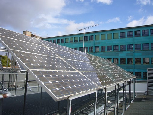 découvrez l'impact des centrales photovoltaïques sur l'environnement et l'économie. analyse des bénéfices écologiques, des réductions d'émissions de co2 et des opportunités d'investissement dans les énergies renouvelables.