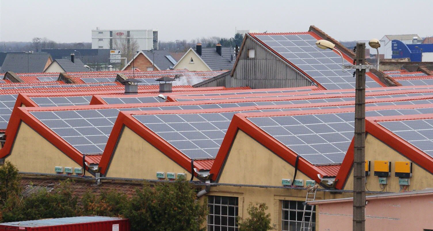 découvrez les avantages des toits photovoltaïques pour une énergie solaire durable et économique. transformez votre toit en source d'énergie renouvelable et participez à la transition énergétique tout en réduisant votre facture d'électricité.