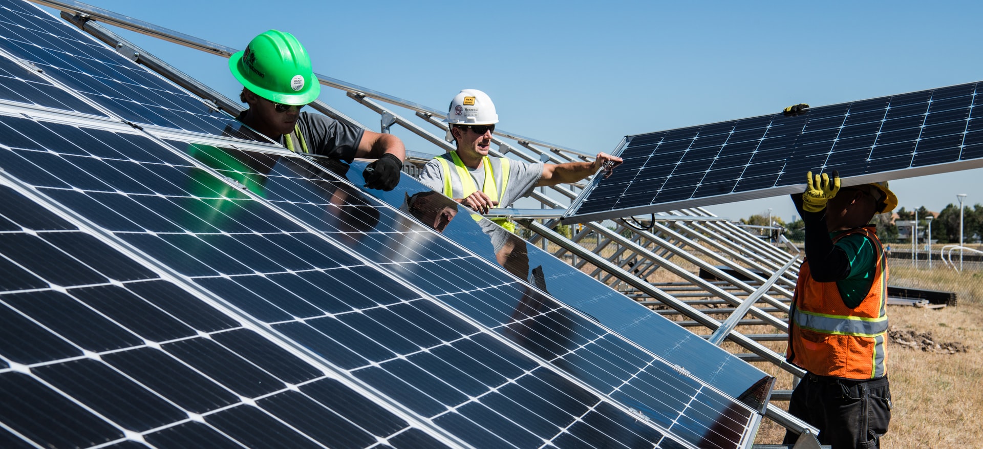 découvrez nos services d'installation d'énergie solaire pour un avenir durable. profitez de l'expertise de nos installateurs qualifiés pour transformer votre maison en une source d'énergie propre et économique.