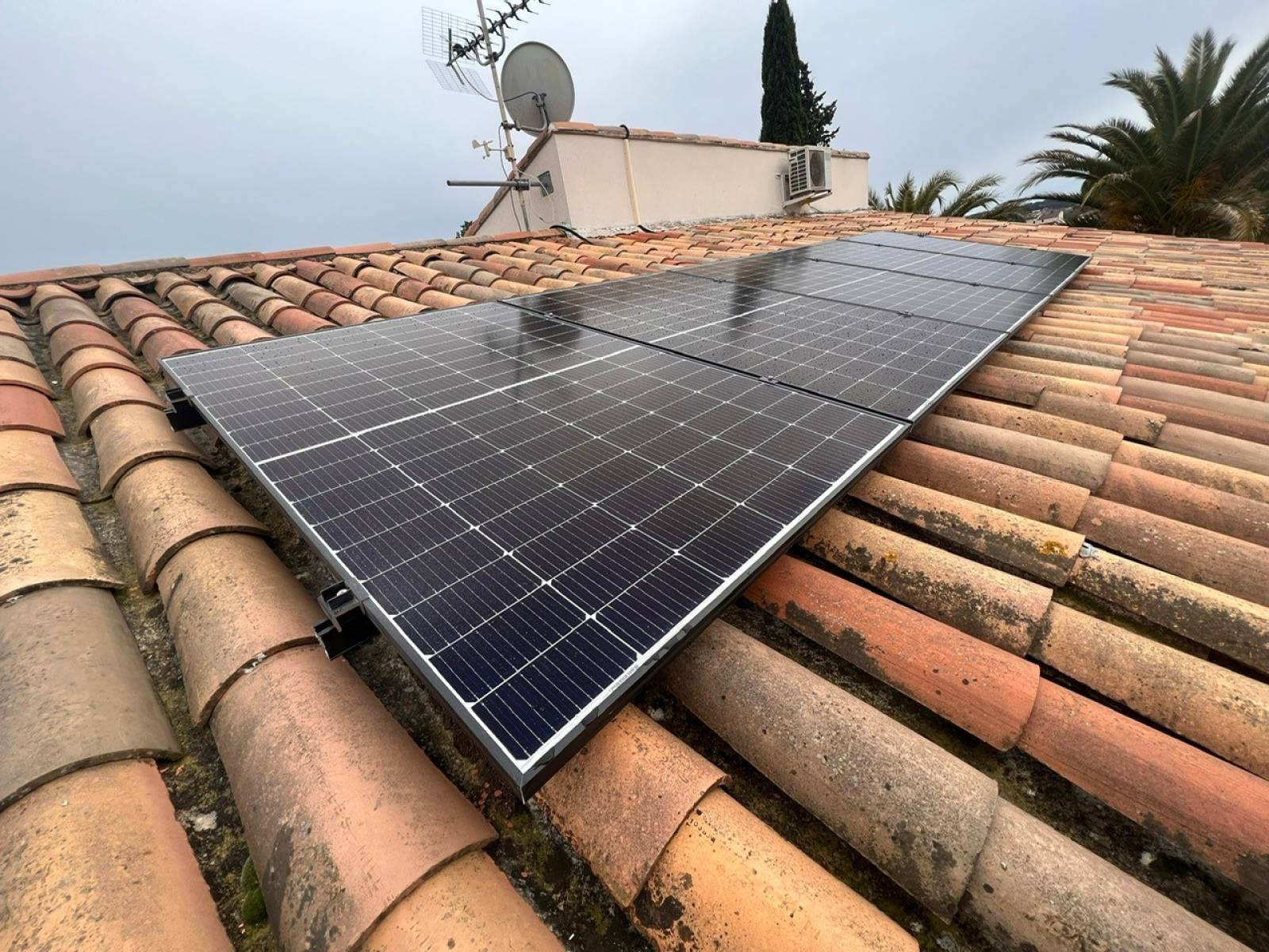 découvrez notre service d'installation de panneaux solaires à montpellier. profitez d'une énergie propre et d'économies sur vos factures grâce à notre expertise en solutions photovoltaïques. contactez-nous pour un devis personnalisé !