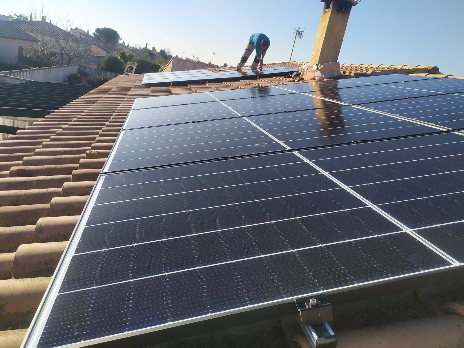 découvrez les meilleurs installateurs de panneaux solaires à montpellier pour optimiser votre énergie renouvelable. profitez d'une expertise locale, d'un accompagnement personnalisé et d'installations de qualité pour réduire vos factures d'électricité tout en préservant l'environnement.