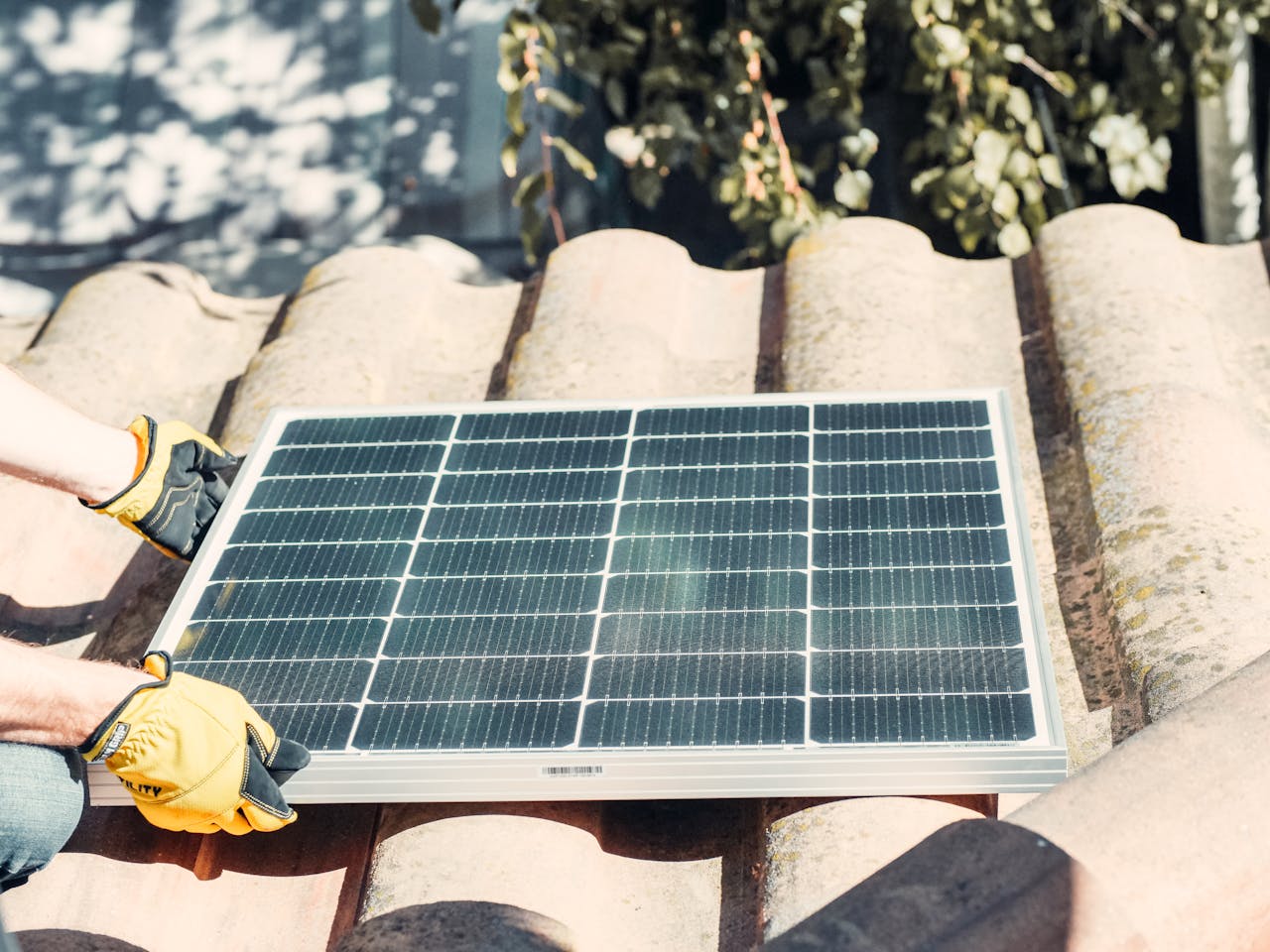 découvrez les services d'installateur photovoltaïque, spécialisés dans l'installation de panneaux solaires pour optimiser votre production d'énergie renouvelable. profitez d'un accompagnement personnalisé, d'installations professionnelles et d'une démarche écoresponsable pour réduire votre empreinte carbone tout en réalisant des économies sur vos factures d'énergie.