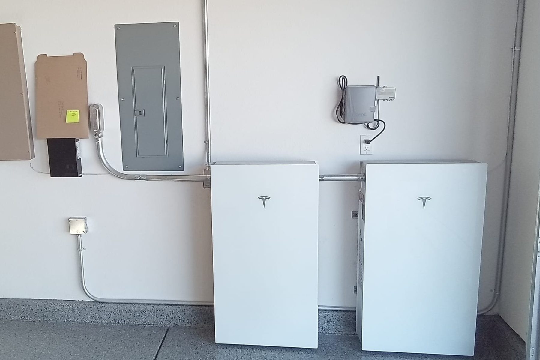 découvrez notre service d'installation de tesla powerwall, la solution idéale pour optimiser votre consommation d'énergie et stocker l'électricité générée par vos panneaux solaires. profitez d'une autonomie accrue, réduisez vos factures d'électricité et participez à la transition énergétique en toute simplicité avec des experts certifiés.