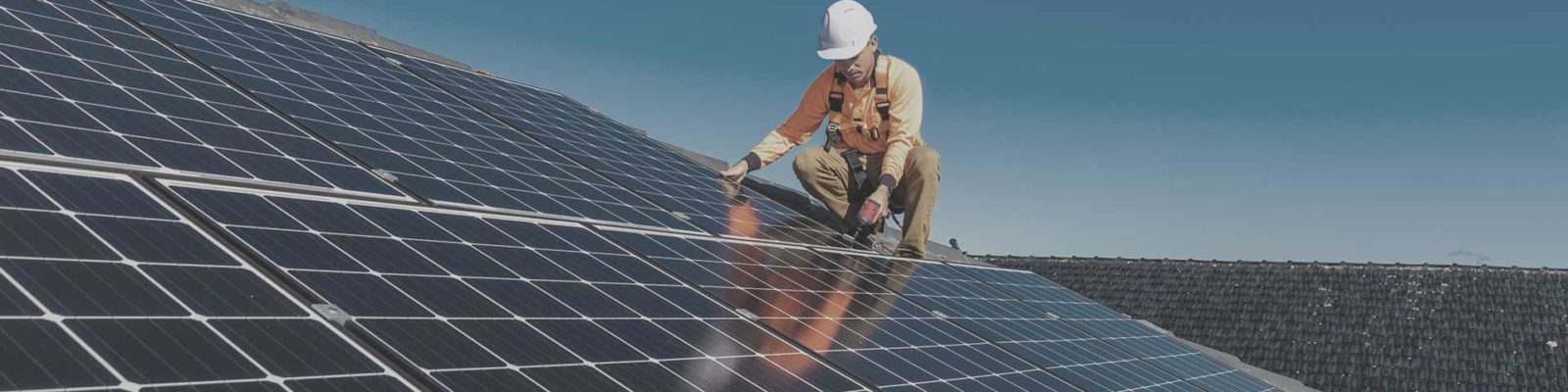 découvrez comment installer des panneaux solaires efficacement grâce à notre guide complet. profitez des avantages d'une énergie renouvelable et réduisez votre empreinte carbone tout en réalisant des économies sur vos factures d'électricité.