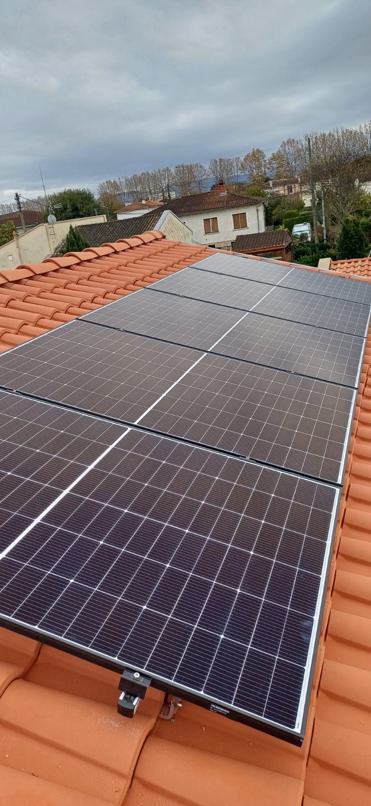 découvrez comment une installation solaire de 3 kw peut devenir une solution rentable pour votre consommation d'énergie. profitez des économies sur vos factures d'électricité tout en contribuant à la protection de l'environnement grâce à des panneaux solaires performants.