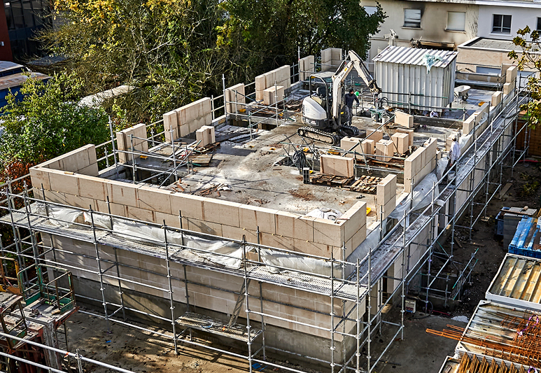 découvrez comment l'intégration du bâti dans votre projet immobilier peut transformer votre vision en réalité. optimisez la conception, maximisez l'utilisation de l'espace et assurez une harmonisation parfaite avec l'environnement urbain. suivez nos conseils pour réussir votre intégration bâtie.