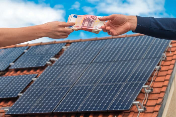 découvrez comment investir dans des panneaux photovoltaïques avec edf et maximisez vos économies d'énergie tout en contribuant à la transition énergétique. informations sur les aides financières, les démarches et les avantages écologiques.