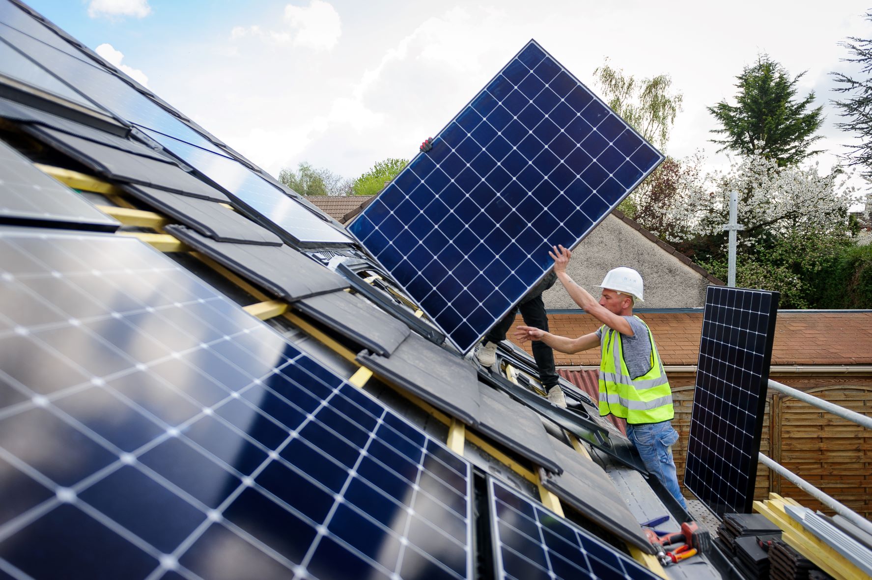 découvrez comment investir dans des panneaux photovoltaïques à montpellier pour réduire vos factures d'énergie tout en contribuant à la transition écologique. profitez des aides financières disponibles et soutenez un avenir durable grâce à l'énergie solaire.