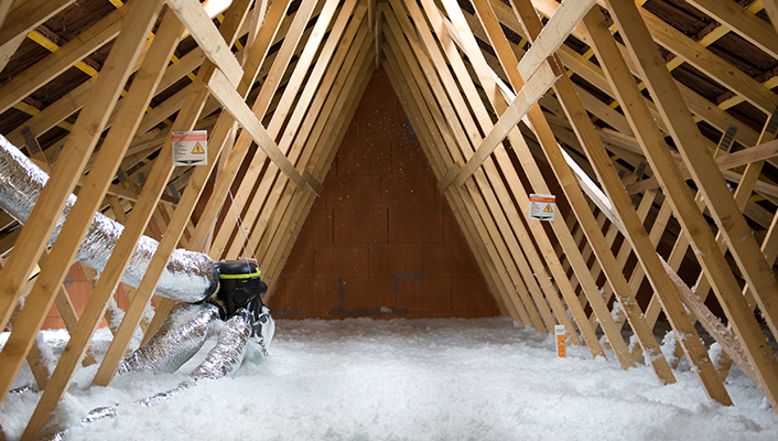 découvrez nos solutions d'isolation des combles pour améliorer l'efficacité énergétique de votre maison. profitez d'un confort optimal tout en réduisant vos factures d'énergie grâce à une isolation performante. contactez-nous dès aujourd'hui pour un devis personnalisé.