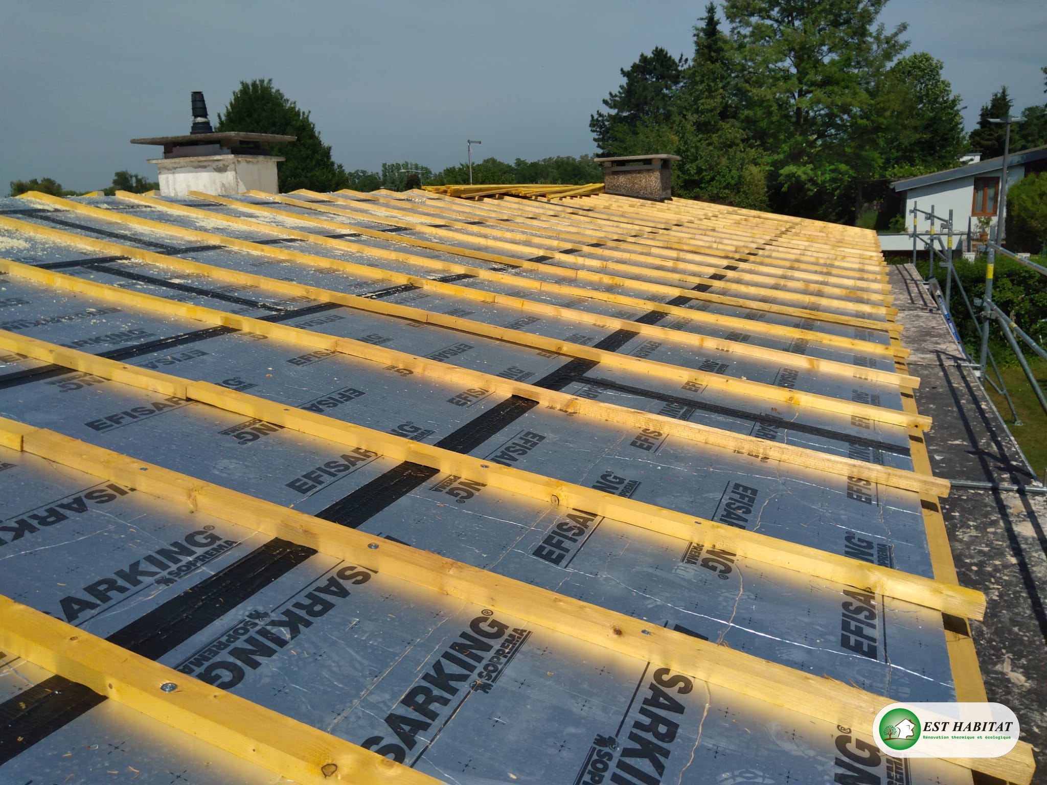 découvrez nos solutions d'isolation toiture pour améliorer l'efficacité énergétique de votre maison. protégez-vous des variations climatiques tout en réduisant vos factures d'énergie grâce à une isolation performante et durable.