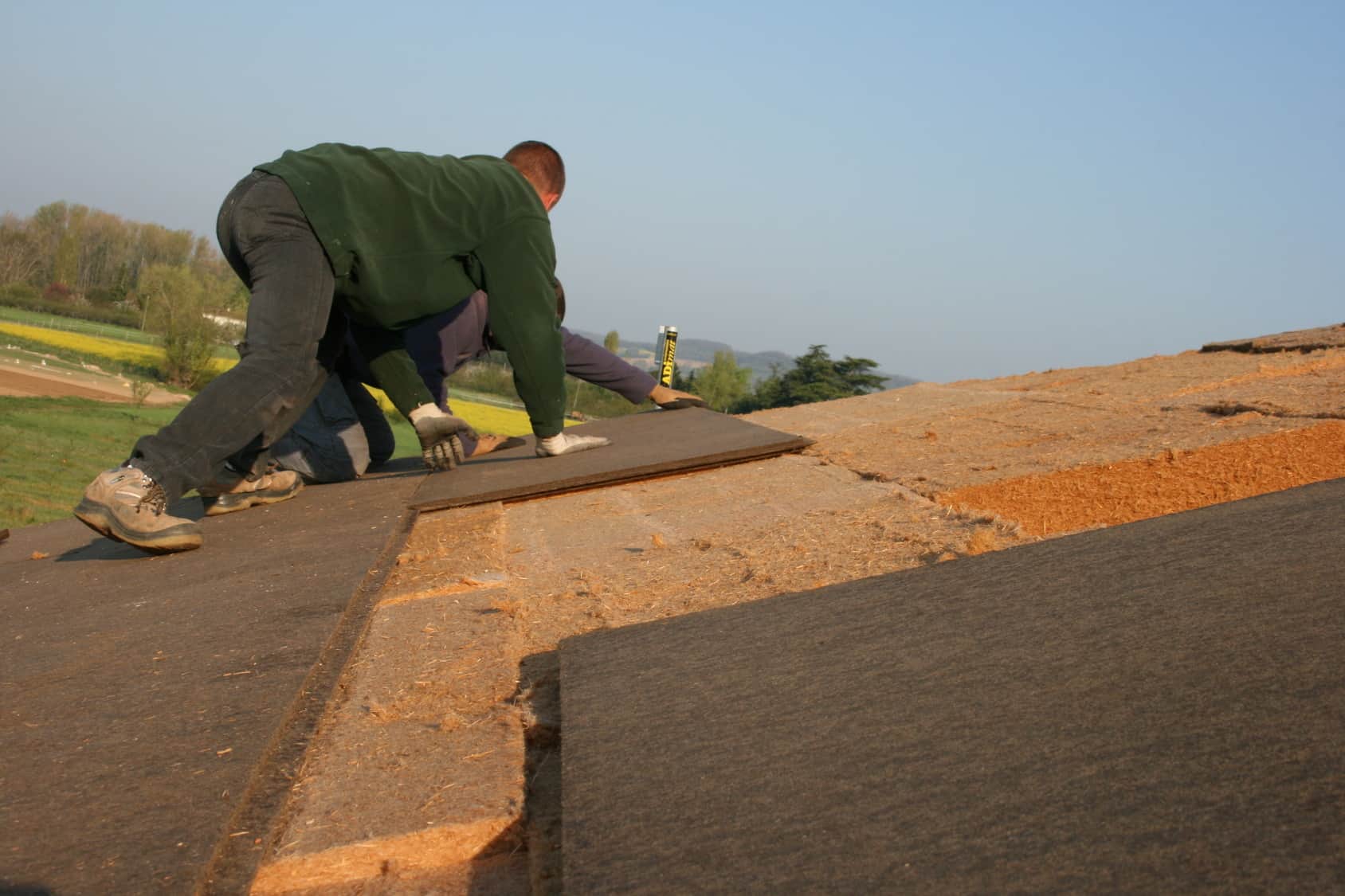 découvrez les meilleures solutions pour l'isolation de votre toit. optimisez votre confort thermique et réduisez vos factures d'énergie grâce à nos conseils et techniques efficaces pour une toiture bien isolée.