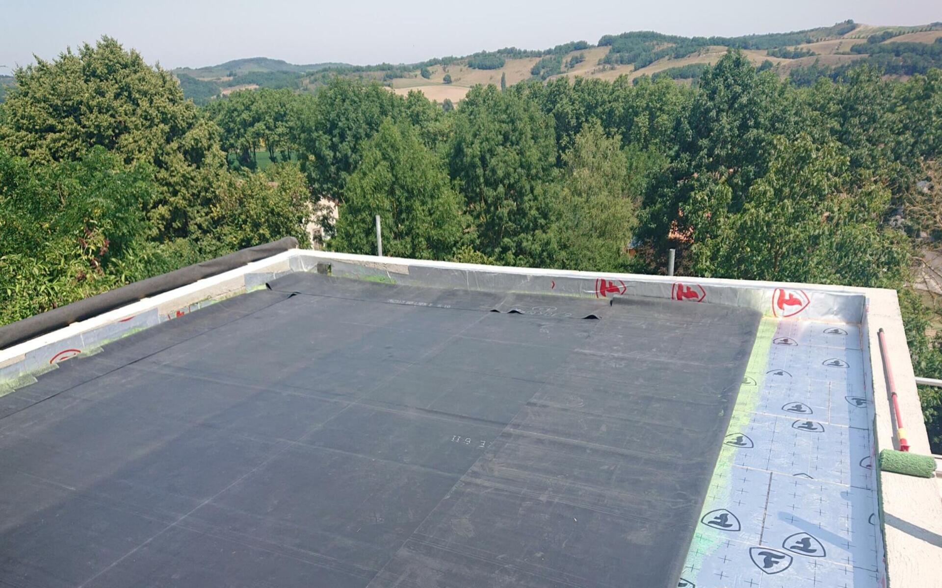 découvrez nos solutions efficaces pour l'isolation des toits plats. améliorez le confort de votre maison tout en réduisant vos factures d'énergie grâce à des matériaux de haute performance. informez-vous sur les méthodes d'isolation, les avantages et les conseils d'experts pour un toit plat parfaitement isolé.