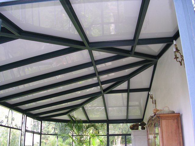 découvrez comment optimiser l'isolation de votre toiture de véranda pour améliorer le confort thermique de votre espace tout en réduisant vos factures d'énergie. explorez des conseils pratiques et des solutions adaptées à vos besoins.