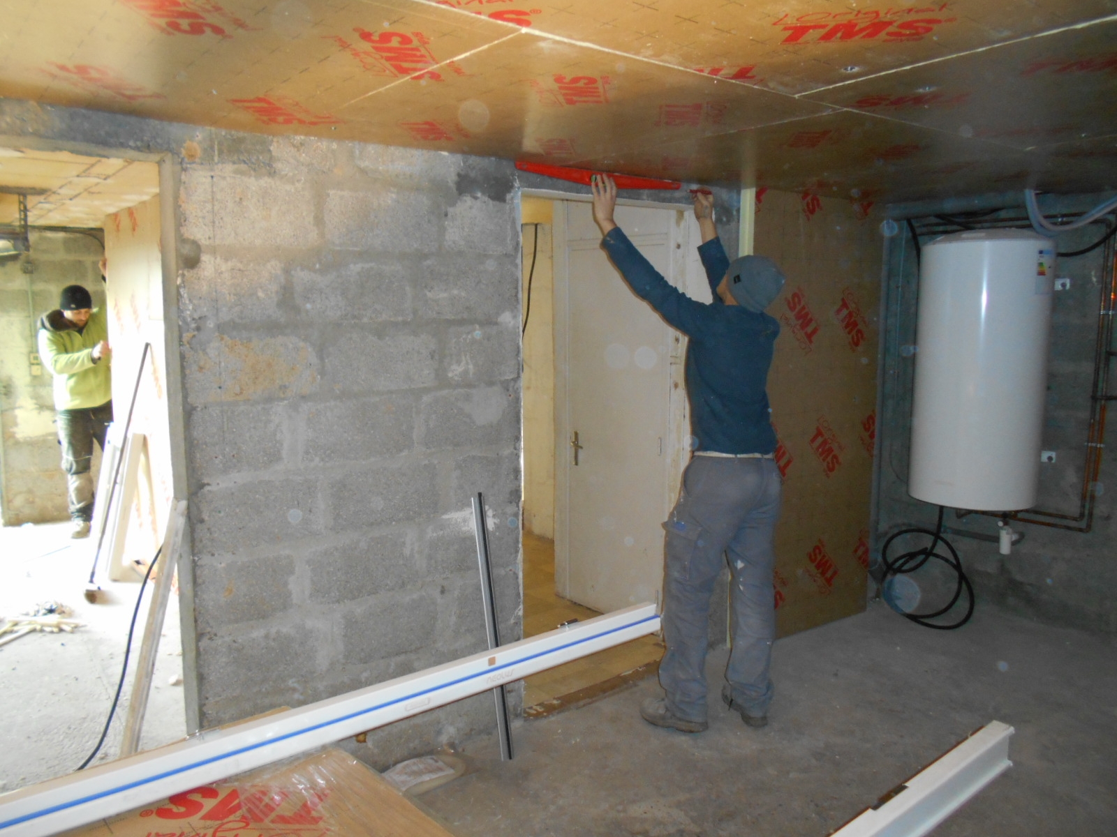 découvrez nos solutions d'isolation pour le toit de votre garage. améliorez l'efficacité énergétique de votre habitation tout en réduisant vos factures de chauffage. optez pour une isolation performante et durable pour un garage confortable toute l'année.