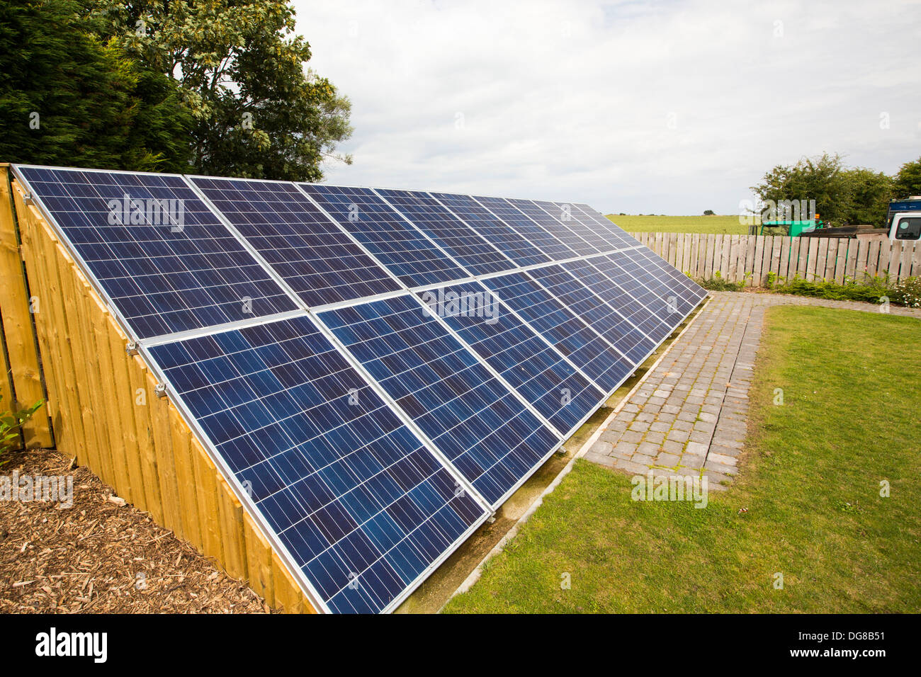 découvrez comment intégrer des panneaux solaires dans votre jardin pour fournir une énergie renouvelable à votre domicile. optimisez votre espace extérieur tout en réduisant votre empreinte carbone grâce à des solutions écologiques et esthétiques. idéal pour les amateurs de jardinage soucieux de l'environnement.
