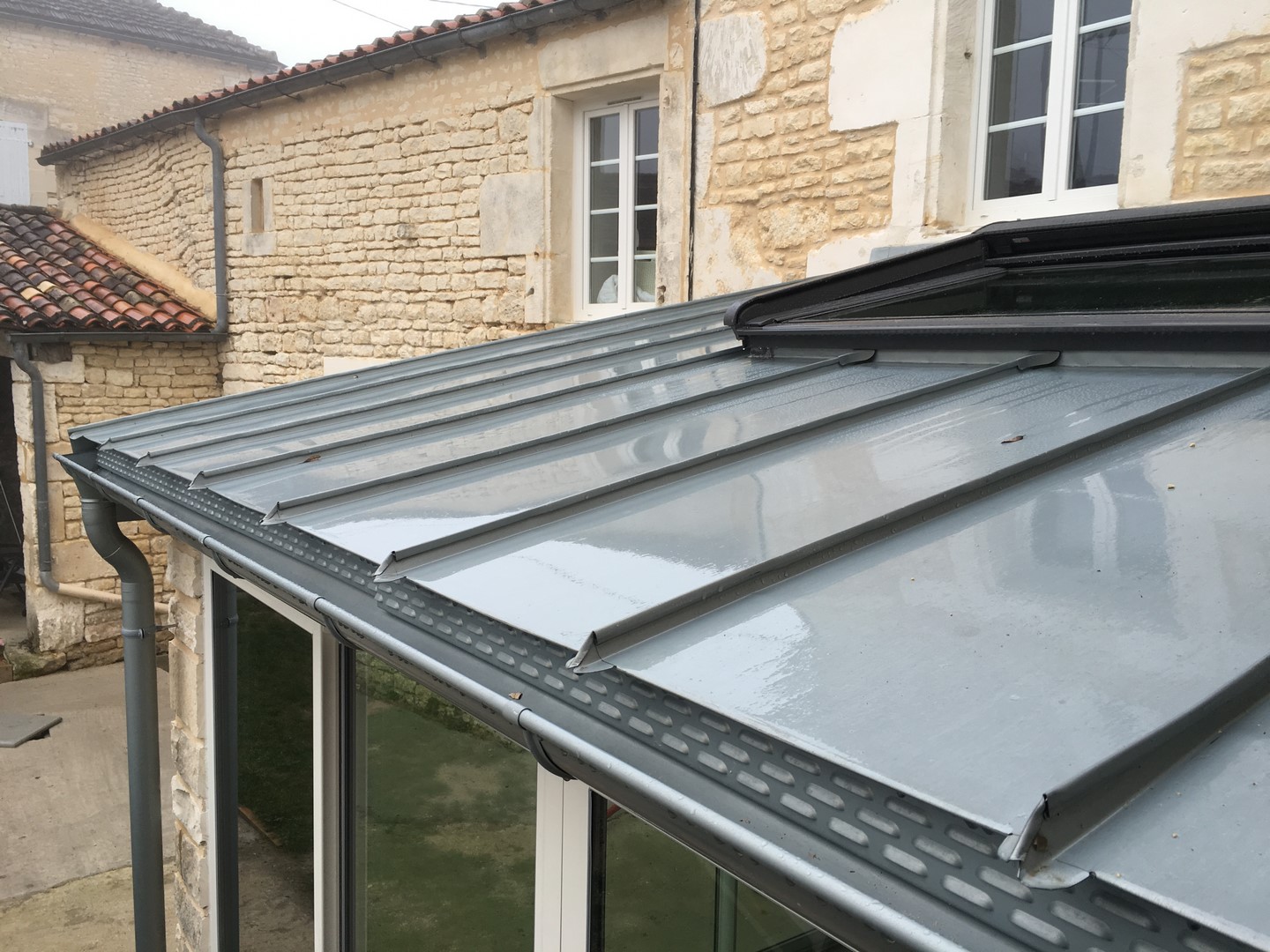 découvrez tout sur les jointures de toit : importance, types et conseils pour assurer une étanchéité optimale. protégez votre maison des intempéries grâce à nos astuces et recommandations.