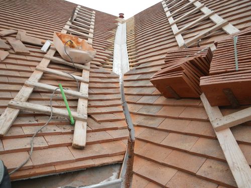 découvrez les différentes techniques de jonction de toits pour garantir étanchéité et esthétique. apprenez à choisir les matériaux adaptés et à maîtriser les savoir-faire pour un résultat durable et harmonieux.