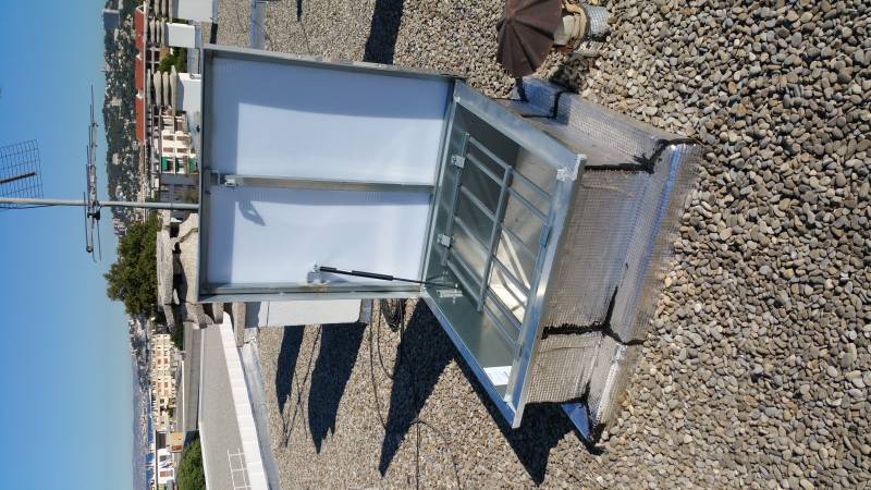 découvrez notre sélection de lanterneaux pour terrasse, conçus pour apporter luminosité et style à votre espace extérieur. profitez d'une solution esthétique et fonctionnelle pour embellir votre terrasse tout en la protégeant des intempéries.