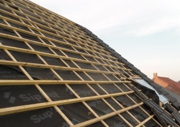 découvrez comment lattez efficacement votre toit pour garantir sa solidité et sa durabilité. suivez nos conseils pratiques pour un résultat professionnel et esthétique.