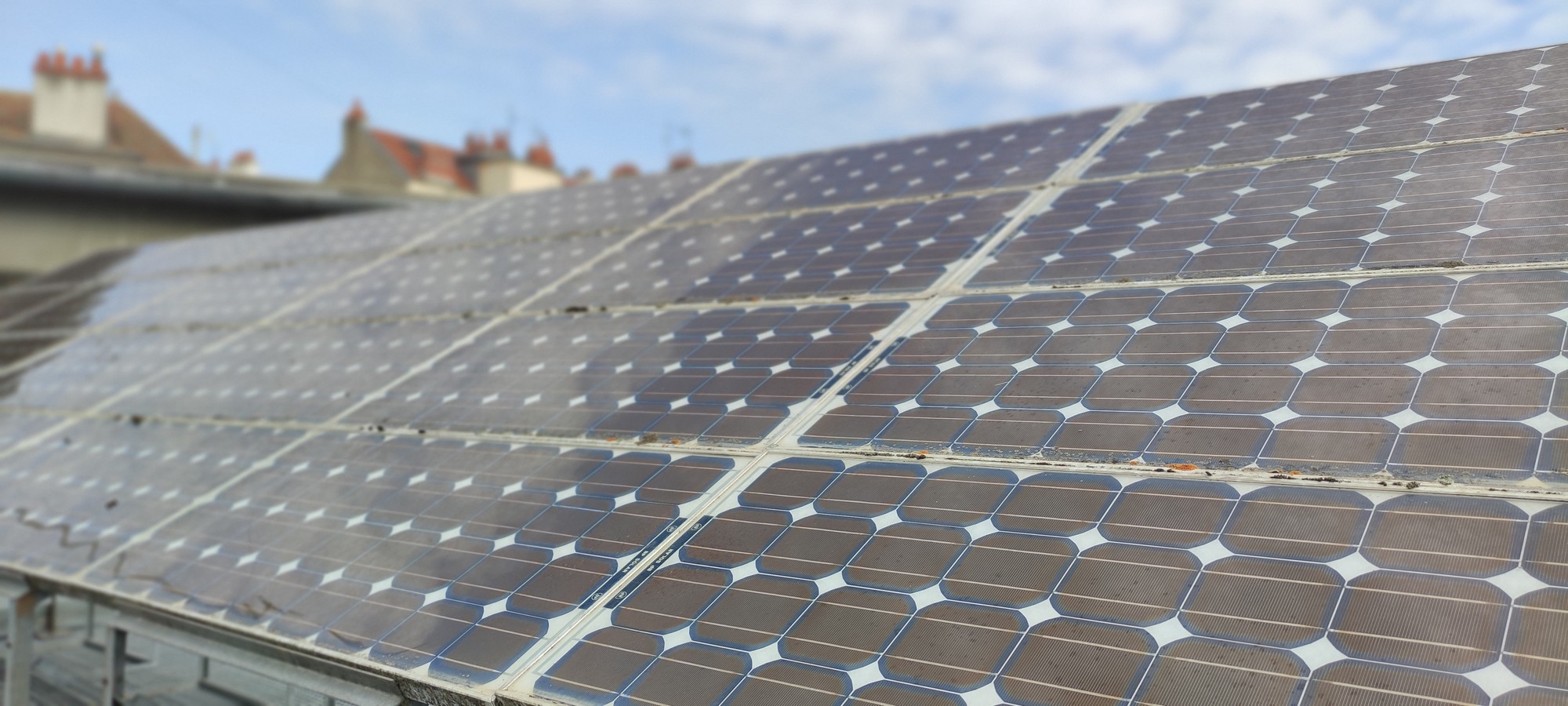 découvrez tout ce qu'il faut savoir sur les licences pour toits photovoltaïques en france. informez-vous sur les démarches administratives, les réglementations en vigueur et les avantages des installations solaires pour optimiser votre énergie renouvelable.