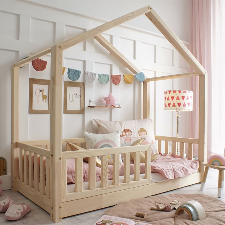 découvrez le lit cabane, un meuble ludique et confortable qui transforme la chambre des enfants en un véritable univers de jeux et d'aventures. idéal pour stimuler l'imagination tout en assurant un sommeil de qualité, ce lit est à la fois pratique et esthétique.