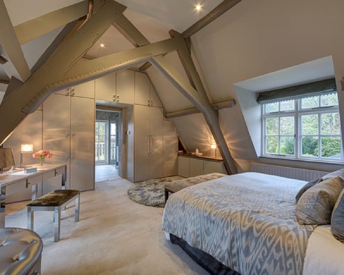 découvrez notre sélection de lits sous pente, idéaux pour optimiser l'espace de votre chambre. alliant design moderne et confort, ces lits sont parfaits pour les espaces mansardés. transformez votre intérieur avec des solutions astucieuses qui maximisent le rangement tout en ajoutant une touche élégante à votre déco.